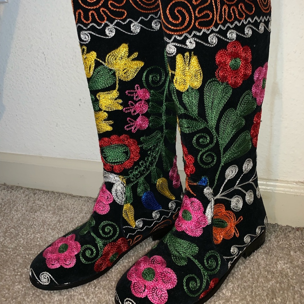 Embroidered Floral Boots Sz 7/37.